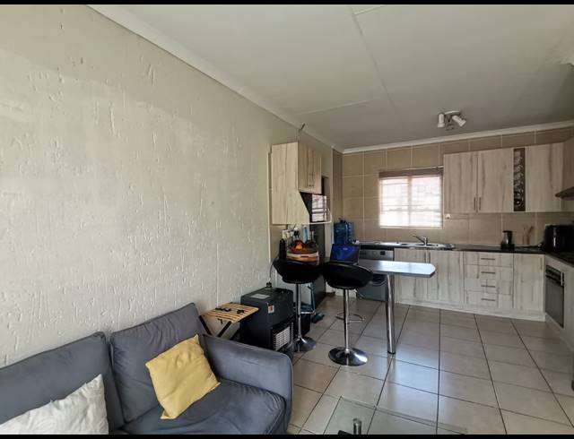 2 BEDROOM TOWNHOUSE FOR SALE IN ORMONDE